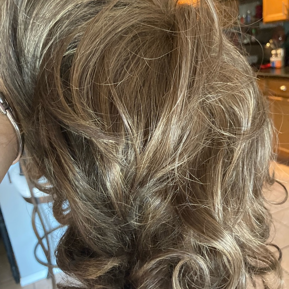 Short, wavy, blond/brown wig.